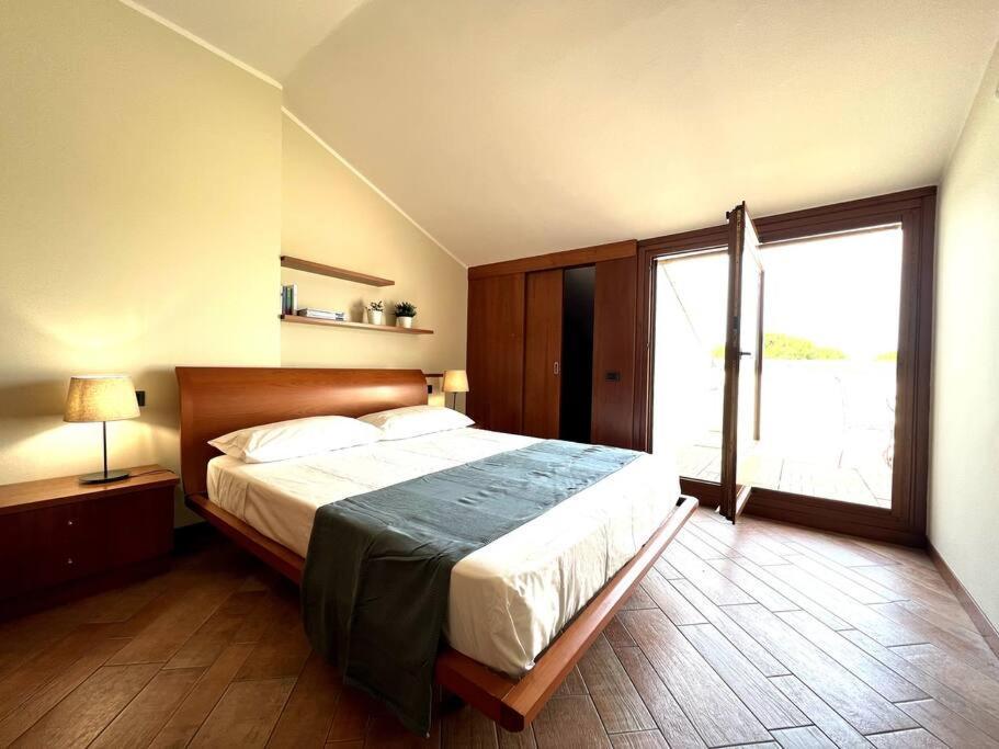 Apartamento Attico In Piazza Matteotti Desenzano del Garda Exterior foto