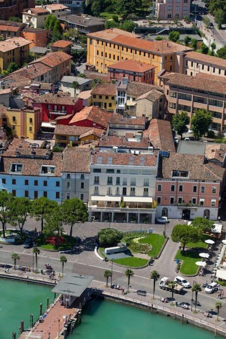 Apartamento Attico In Piazza Matteotti Desenzano del Garda Exterior foto