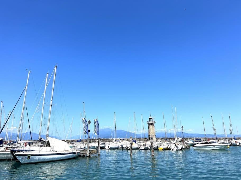 Apartamento Attico In Piazza Matteotti Desenzano del Garda Exterior foto