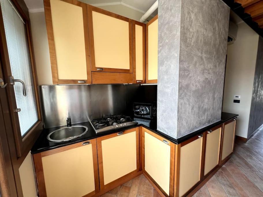 Apartamento Attico In Piazza Matteotti Desenzano del Garda Exterior foto