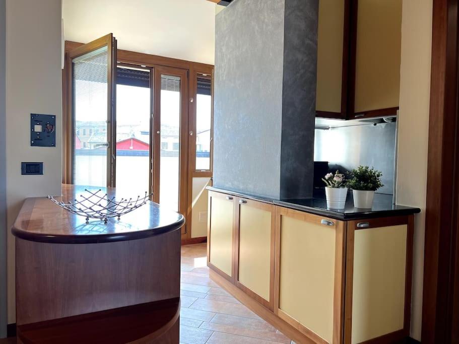 Apartamento Attico In Piazza Matteotti Desenzano del Garda Exterior foto