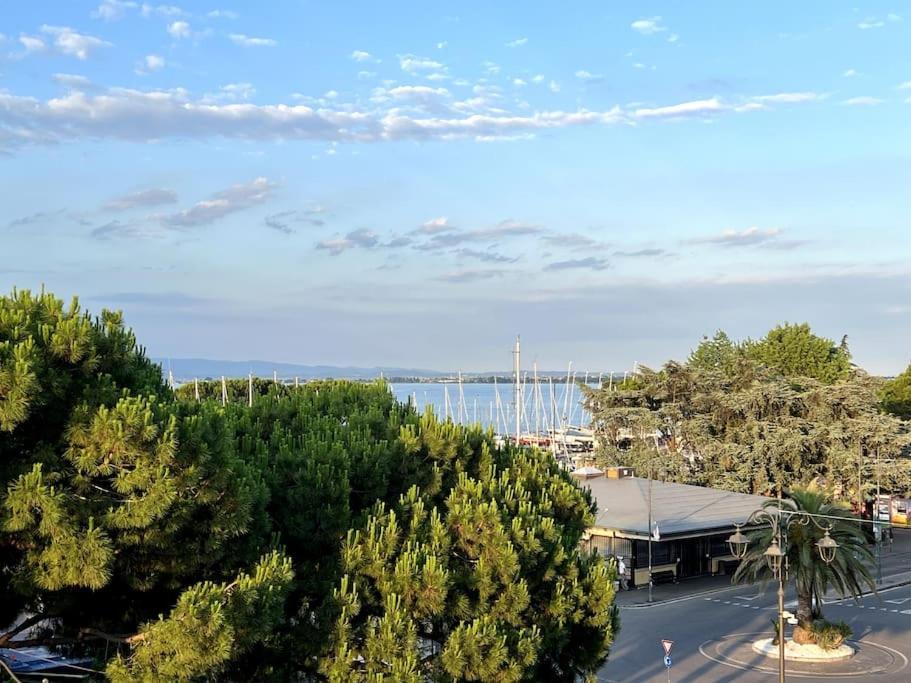 Apartamento Attico In Piazza Matteotti Desenzano del Garda Exterior foto